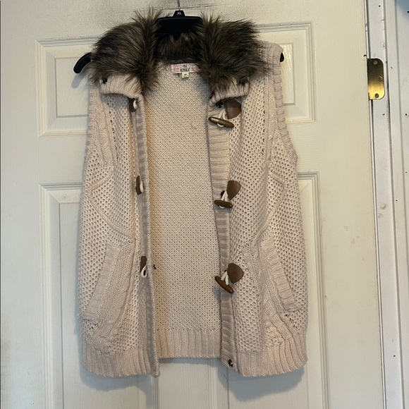 Pink Republic Faux Fur Vest Size XS - Picture 7 of 8